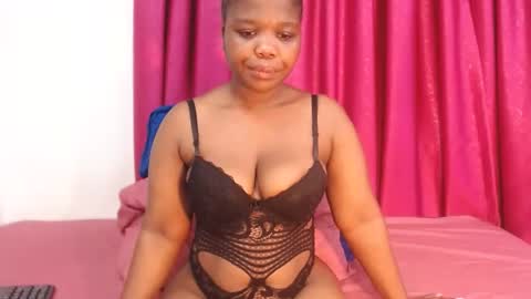 Snapshot of uniquebony chatting on November 24, 6:35 am UNIQUEBONY online show from November 24, 6:35 am