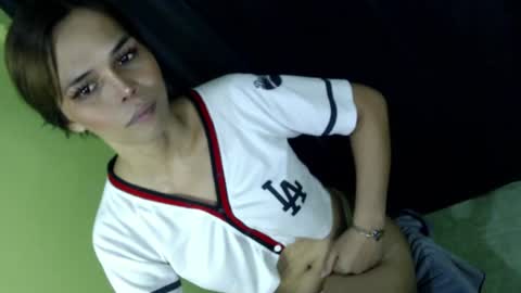 Snapshot of unknown_trans18 chatting on June 17, 11:05 pm unknown_trans18 online show from June 17, 11:05 pm