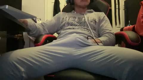 Snapshot of unlobitooenwallstreet chatting on December 27, 3:20 am unlobitooenwallstreet online show from December 27, 3:20 am