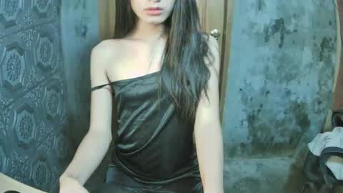 Snapshot of ur_asiansofia235 chatting on March 1, 4:53 pm Shantall online show from March 1, 4:53 pm