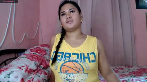 Snapshot of ur_baby_rebbecca chatting on April 21, 12:34 am SINGLE online show from April 21, 12:34 am