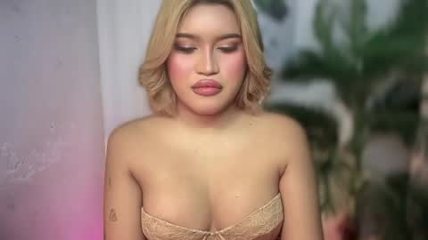 Snapshot of ur_bombshellpatty chatting on April 25, 2:25 pm ur_bombshellpatty online show from April 25, 2:25 pm
