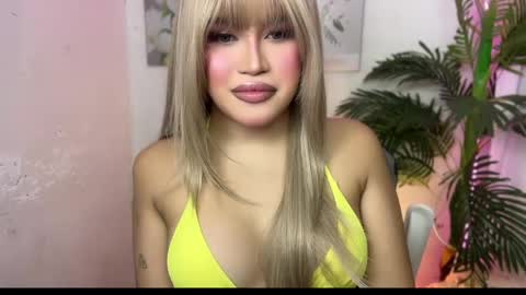 Snapshot of ur_bombshellpatty chatting on May 1, 5:17 pm ur_bombshellpatty online show from May 1, 5:17 pm