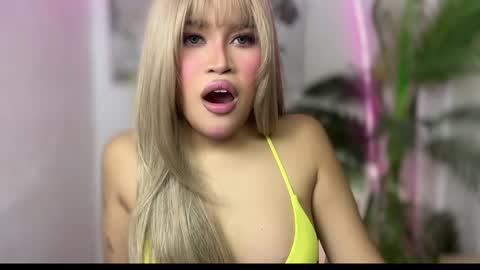 Snapshot of ur_bombshellpatty chatting on May 2, 5:29 pm ur_bombshellpatty online show from May 2, 5:29 pm