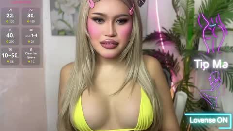Snapshot of ur_bombshellpatty chatting on May 4, 6:04 pm ur_bombshellpatty online show from May 4, 6:04 pm