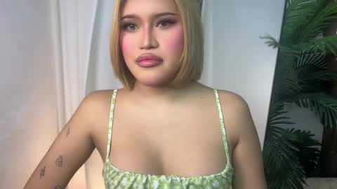 Snapshot of ur_bombshellpatty chatting on May 6, 5:29 pm ur_bombshellpatty online show from May 6, 5:29 pm