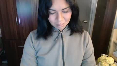 Vee online show from January 11, 1:21 am