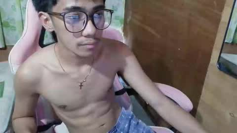 Snapshot of ur_fuckerboy chatting on May 15, 5:58 am choso online show from May 15, 5:58 am