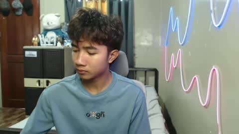 Snapshot of ur_hottestjonny chatting on June 24, 12:20 am jonny online show from June 24, 12:20 am