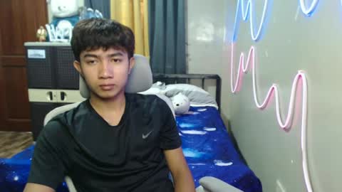 Snapshot of ur_hottestjonny chatting on June 24, 11:04 pm jonny online show from June 24, 11:04 pm