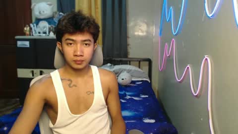 Snapshot of ur_hottestjonny chatting on June 25, 11:42 pm jonny online show from June 25, 11:42 pm