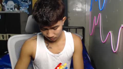 Snapshot of ur_hottestjonny chatting on June 27, 10:20 am jonny online show from June 27, 10:20 am