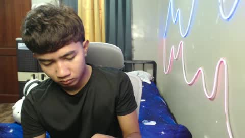 Snapshot of ur_hottestjonny chatting on June 27, 11:21 pm jonny online show from June 27, 11:21 pm