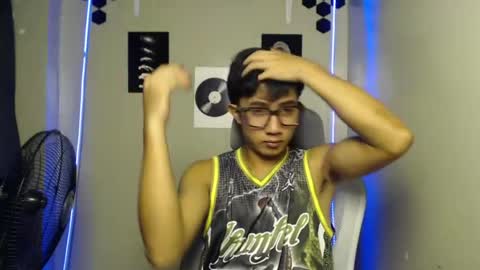Snapshot of ur_hottestjonny chatting on July 7, 11:03 am jonny online show from July 7, 11:03 am
