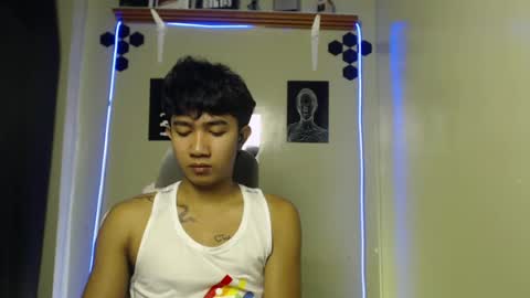 Snapshot of ur_hottestjonny chatting on July 18, 11:52 pm jonny online show from July 18, 11:52 pm