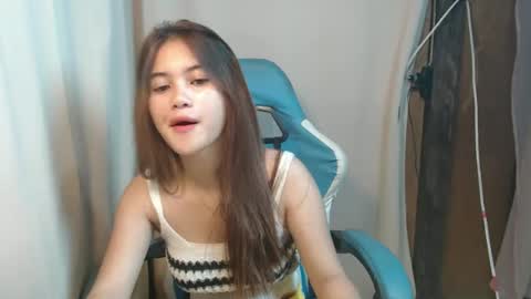 Snapshot of ur_prettyangel chatting on February 15, 1:02 am ur_prettyangel online show from February 15, 1:02 am