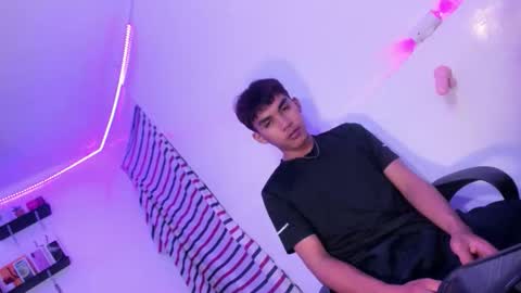 ur_shan21 online show from May 18, 4:18 am