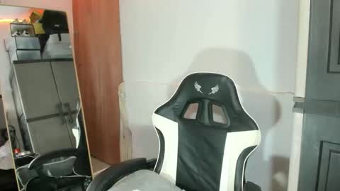 ur_shan21 online show from May 29, 7:12 pm
