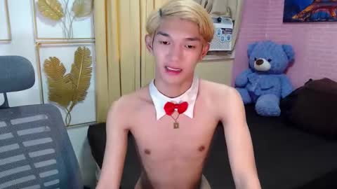 Snapshot of urasian_john20 chatting on April 28, 2:27 am urasian_john20 online show from April 28, 2:27 am