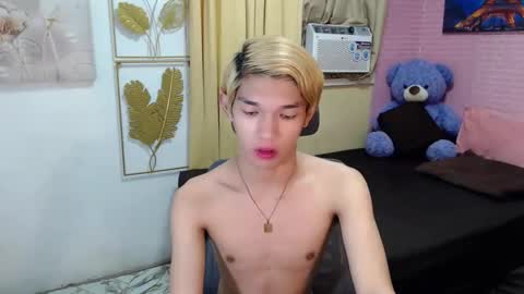 Snapshot of urasian_john20 chatting on May 22, 7:59 am urasian_john20 online show from May 22, 7:59 am