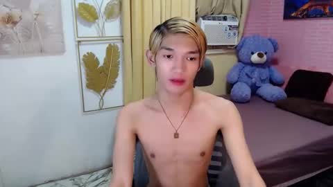 Snapshot of urasian_john20 chatting on May 27, 7:27 am urasian_john20 online show from May 27, 7:27 am