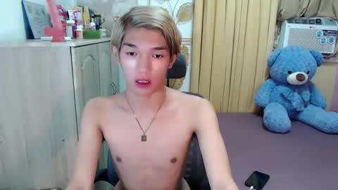 Snapshot of urasian_john20 chatting on June 2, 1:02 pm urasian_john20 online show from June 2, 1:02 pm