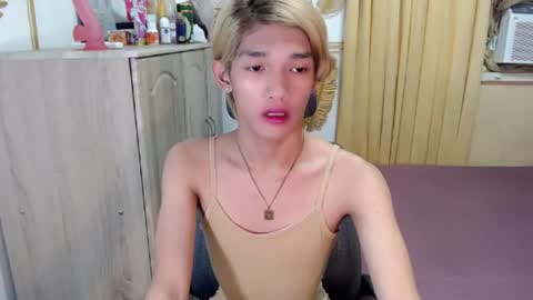 Snapshot of urasian_john20 chatting on June 21, 5:54 am urasian_john20 online show from June 21, 5:54 am