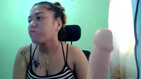 Snapshot of urasian_joy chatting on September 26, 1:31 am urasian_joy online show from September 26, 1:31 am