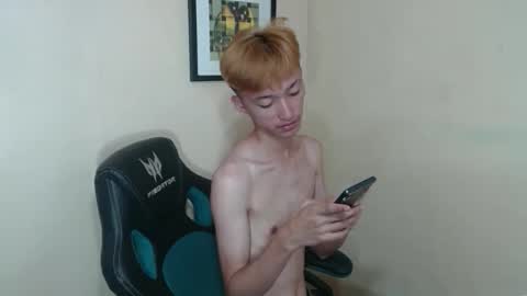 urasian_ladyboyxxx online show from April 29, 12:27 am