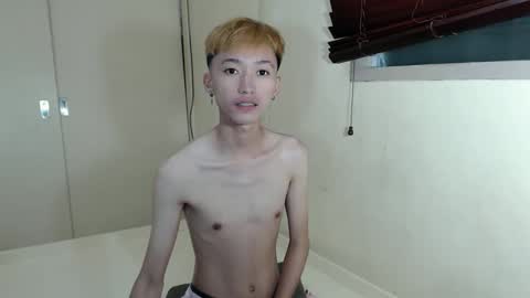 urasian_ladyboyxxx online show from May 8, 7:08 pm