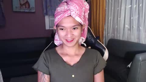 NEWRA  ALLISON online show from November 30, 7:51 pm