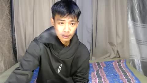 Snapshot of urasian_rey chatting on June 11, 12:03 pm urasian_rey online show from June 11, 12:03 pm