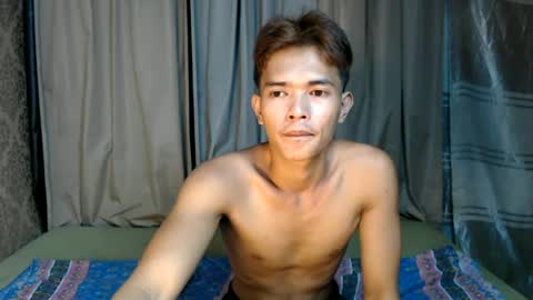 Snapshot of urasian_rey chatting on June 17, 11:12 am urasian_rey online show from June 17, 11:12 am