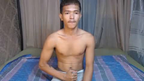 Snapshot of urasian_rey chatting on August 4, 1:14 pm urasian_rey online show from August 4, 1:14 pm