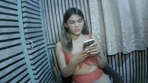 Snapshot of urasianmikayxx chatting on January 17, 12:42 pm urasianmikayxx online show from January 17, 12:42 pm