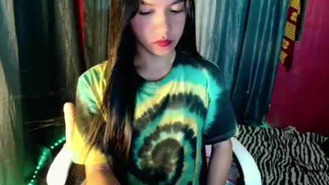 Snapshot of urasiansexbombgirlxxx chatting on March 24, 1:38 pm Elizabeth online show from March 24, 1:38 pm