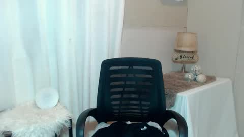 Snapshot of urcrushnextdoor_ chatting on January 13, 6:16 pm urcrushnextdoor_ online show from January 13, 6:16 pm
