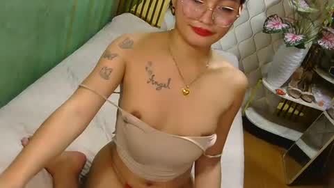 Snapshot of urdream_bride chatting on March 8, 2:04 am urdream_bride online show from March 8, 2:04 am