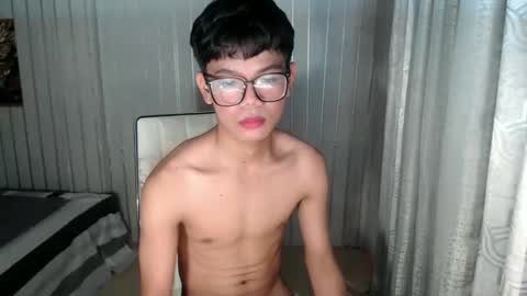 Snapshot of urdreamboy_doms chatting on March 23, 4:44 pm urdreamboy_doms online show from March 23, 4:44 pm