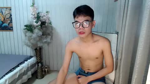 Snapshot of urdreamboy_doms chatting on April 1, 9:21 am urdreamboy_doms online show from April 1, 9:21 am
