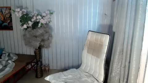 Snapshot of urdreamboy_doms chatting on April 2, 5:49 am urdreamboy_doms online show from April 2, 5:49 am