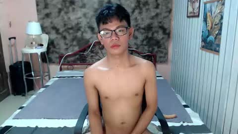 Snapshot of urdreamboy_doms chatting on April 29, 6:06 am urdreamboy_doms online show from April 29, 6:06 am
