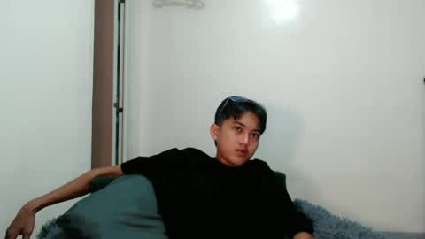 Snapshot of urdreamboy_prince chatting on June 12, 7:02 pm urdreamboy_prince online show from June 12, 7:02 pm