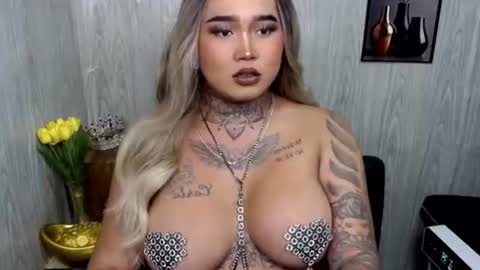 Maxxie online show from June 23, 7:39 am