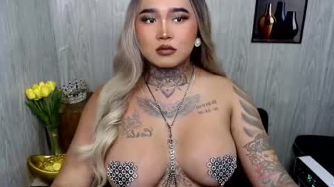 Maxxie online show from June 24, 5:01 pm