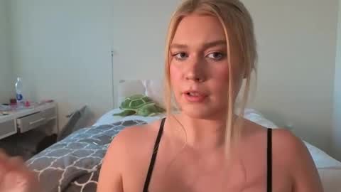 Snapshot of urfavcollegegirl chatting on February 16, 12:41 am Maryia Kay online show from February 16, 12:41 am