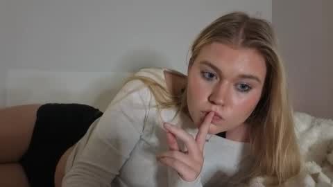 Snapshot of urfavcollegegirl chatting on November 11, 12:54 am Maryia Kay online show from November 11, 12:54 am