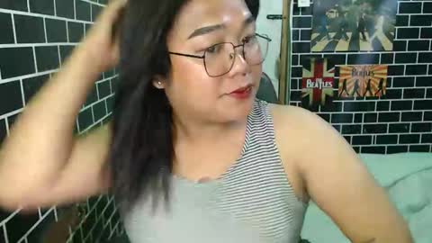 Snapshot of urgirl_dimple chatting on October 13, 12:38 pm Dimple online show from October 13, 12:38 pm