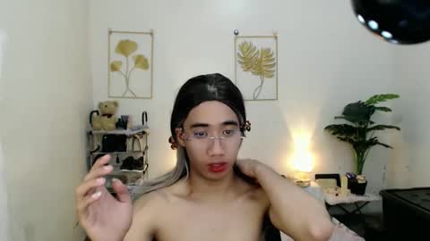 Snapshot of urguy_habibi chatting on October 28, 3:36 pm Bib online show from October 28, 3:36 pm