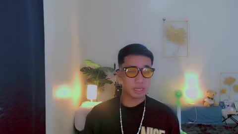 Snapshot of urguy_habibi chatting on January 12, 7:30 pm Bib online show from January 12, 7:30 pm